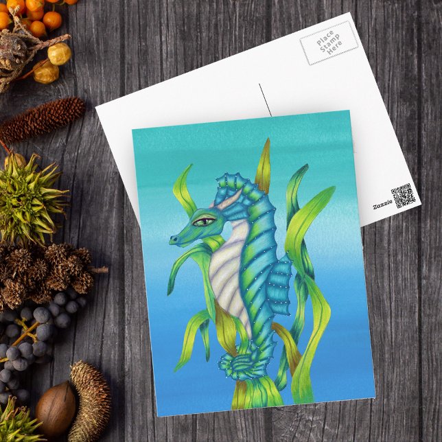 Magic Sea Dragon Horse Blue Grönt Sjögräs Vykort (Fantasy seahorse / dragon with horns in green seaweed watery background postcard.)