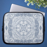 Magic Uggla Mandala Laptop Fodral<br><div class="desc">Tittar för en bärbar snyggt och personlig fodral som behållor din enhet skyddad samtidigt som du visar din unika stil? Titta bara längre än vår handdragna bärbara uggla mandala fodral! Med en vacker och komplicerad utformning av ett uggla-mandala plus utrymme för att anpassa hörnet med initialer eller namn, gör detta...</div>