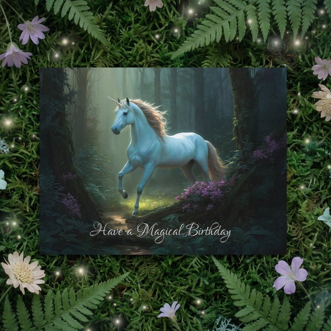 Magic Unicorn in Enchanted Forest Birthday Vykort (Skapare uppladdad)