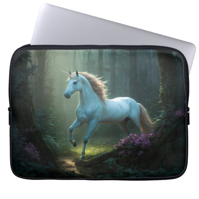 Magic Unicorn in Enchanted Forest Laptop Fodral (Framsidan)