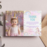 Magic Unicorn Rainbow Birthday Photo Tack Kort<br><div class="desc">Visa er tacksamhet när ni förtrollar stil med vårt Magic Unicorn Rainbow Birthday Photo Tackyou Card! Den här designen har en charmerande enhörn omgiven av fluffa moln, vibrerande regnbågar och gnistrande stjärnor och har ett speciellt utrymme för ditt favoritfoto. Med mjuka pastellhuvar och magiska detaljer är det perfekten att tacka...</div>