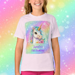 Magic Unicorn Rainbow Gnistra Birthday T Shirt<br><div class="desc">Den här magiska T-Shirt har en underbar Unicorn med en akvammanbakgrund och en gnistra regnbåge. Designad på lila,  lavenders,  och nyp och personlig med ditt namn. Utformningen är densamma på båda sidor om skjortan. Fira hennes speciella födelsedag med den magiska Unicorn T-Shirt!</div>