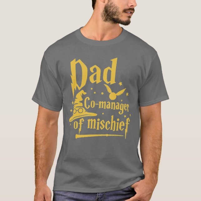 Magical Dad Manager of Mischief Birthday Family Ma T Shirt (Framsida)