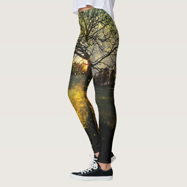 Magical fireflies dreamy landscape leggings (Vänster)