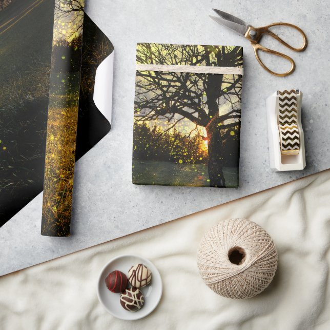 Magical fireflies dreamy landscape presentpapper (Hantverk)