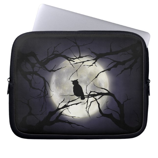 Magical måneuggla på grenlaptop sleeve (Framsidan)