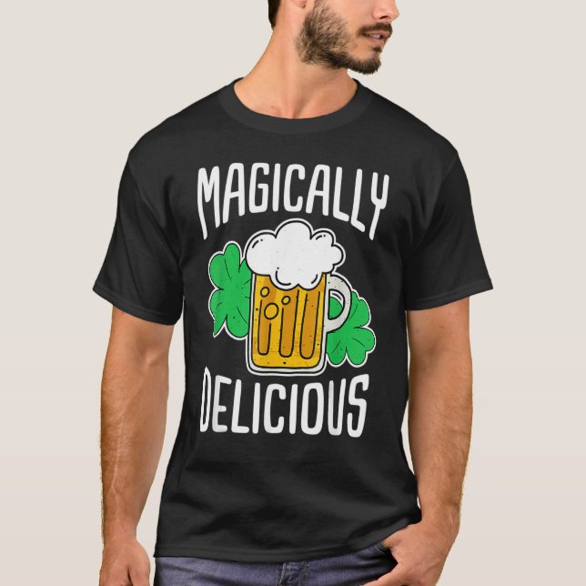 Magically Delicious St Patrick's Day T Shirt (Framsida)