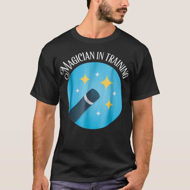 Magician In Training  For Kid Magician Newbie Magi T Shirt (Framsida)