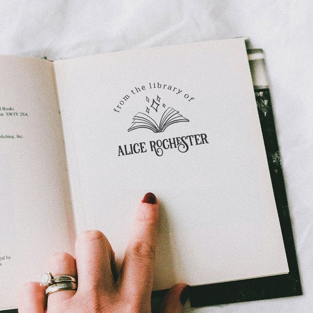 Magisk bok personlig bibliotek anpassat namn bokmä stämpel (Stamp Mock-up)