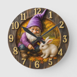 Magisk dvärg & kanin i höstskog rund klocka