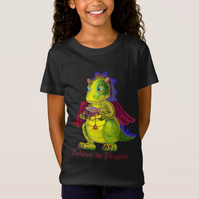 Magisk fantasidrake  t shirt (Framsida)