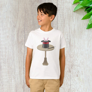 Magisk kanin i hatt med trollstav t shirt