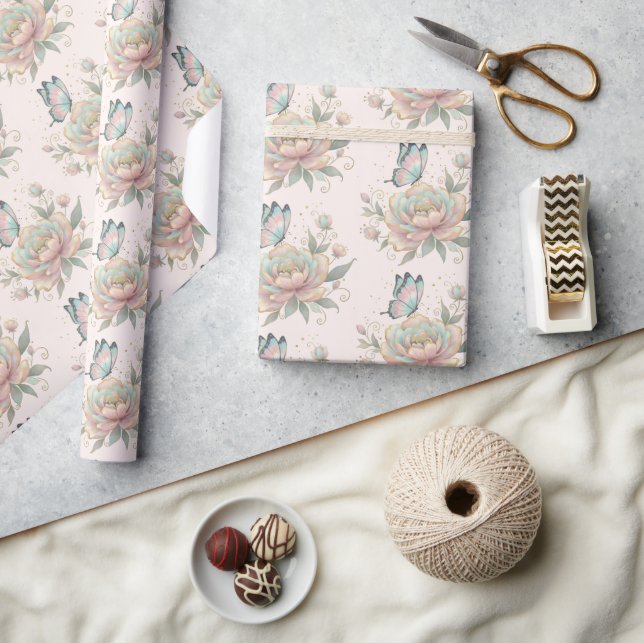 Magisk ros- och fjärilsmönster i pastellfärger  presentpapper (Hantverk)