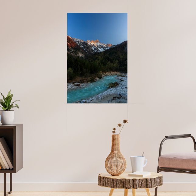 Magisk solnedgång över bergen och floden poster (Vardagsrum 3)
