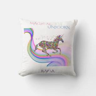 Magisk unicorn dekorativ kudde med barnets namn.