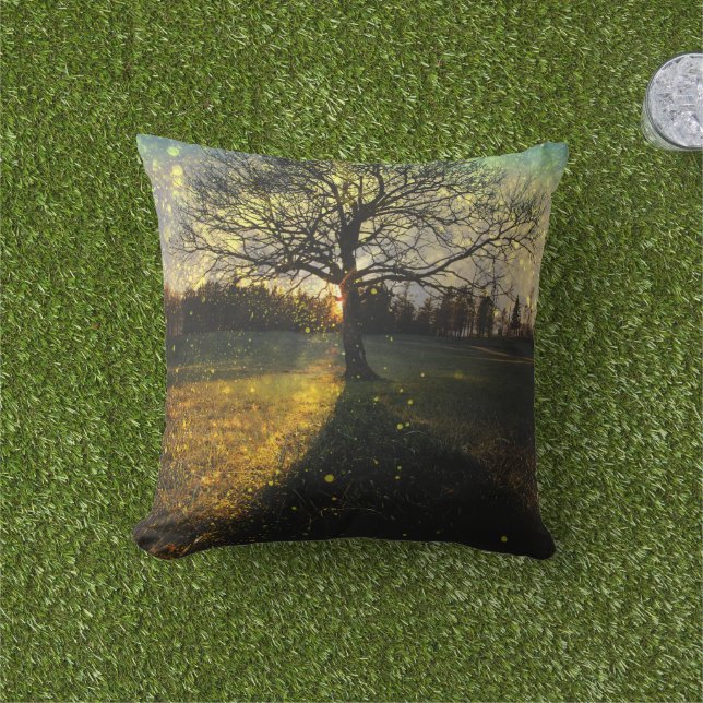 Magiska fireflies drömmande landskap kudde (Gräs)