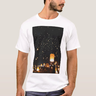 Magiska flygande himmelslyktor Nattfestival fotogr T Shirt