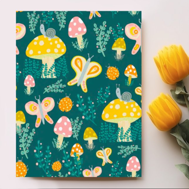 Magiska svampar Cute Butterflies Snigel Ladybugs Vykort (Cute whimsical fun pattern of mushrooms, butterflies, snails and plants on a custom postcard)