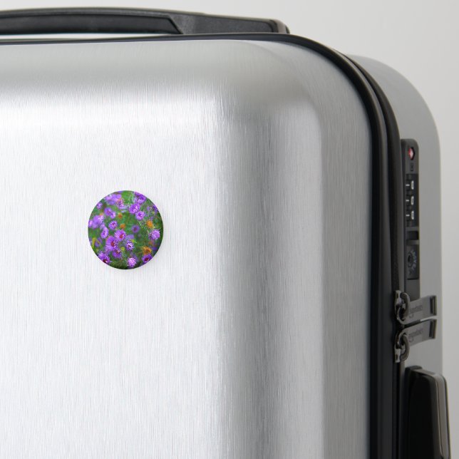  MAGNET mit lila Blumen (In Situ (Luggage))