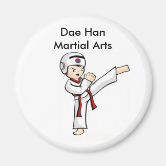 Magnet-pojken kickar magnet