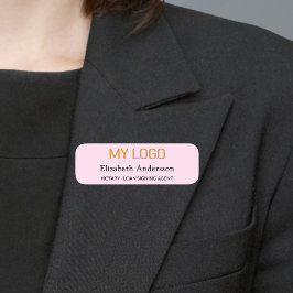 Magnetfält för rosa av logotyp till anställda namnbricka