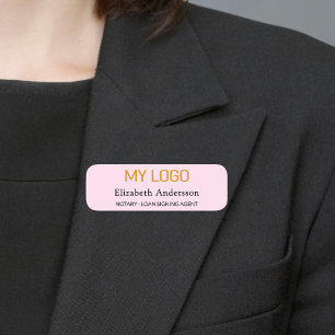 Magnetfält för rosa av logotyp till anställda namnbricka