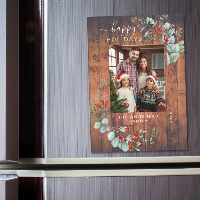 Magnetkort för botaniskt Rustic Cherry Wood Helgda (You will love these beautiful Christmas cards! They feature botanical watercolor pine and berries.)