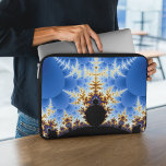 Magnificent Mandelbrot Fractal Laptop Fodral<br><div class="desc">Neoprene laptop sleeve har en vacker fraktalkonst - berömden Mandelbrot är blå,  svart,  orange och vit. Denna färgstarka,  symmetriska påse för bärbara datorer är en underbar gåva till alla frakttala älskare och matematiker.</div>