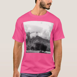 Magnifika berg med annalkande konst... t shirt