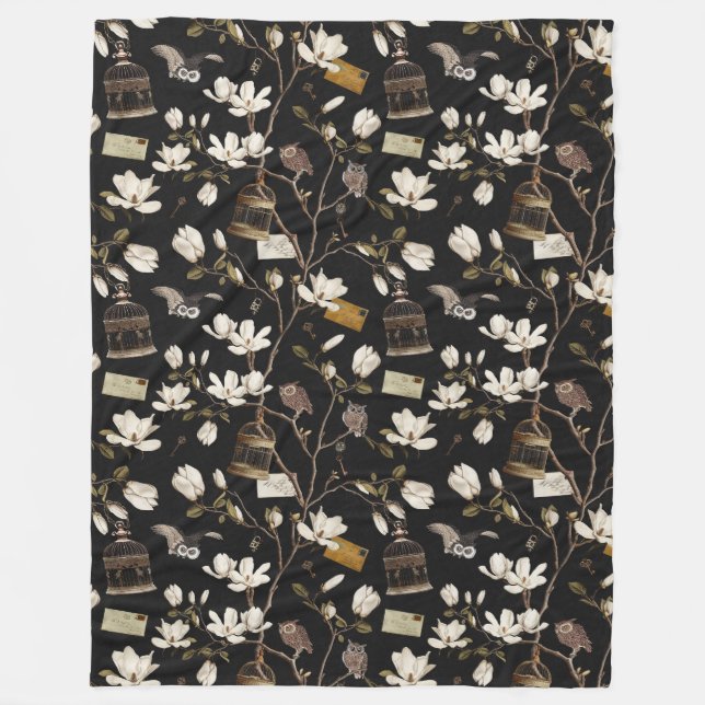 Magnolia Grove with Owls in Black Fleecefilt (Framsidan)