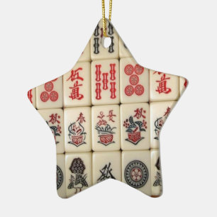 Mahjong belägger med tegel och den monogrammed julgransprydnad keramik