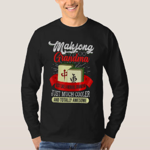 Mahjong Grandma är en mycket färgad kinesisk Mahjo T Shirt
