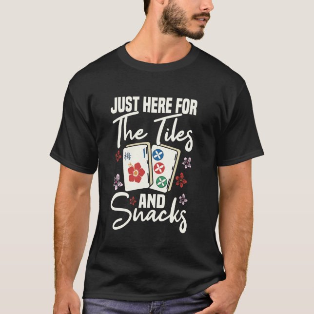 Mahjongbrickor och snacks Rolig brickspelardesign T Shirt (Framsida)