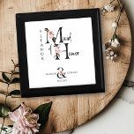 Maid of honor Blommigt Brev Boho Bröllop Keepsaké Minnesask<br><div class="desc">Behåll presentboxen så att du kan anpassa dig till Maid of honor. Maid of honor är skrivet med neutralt boho blommigt brev och handskript. Du kan också lägga till namn i bruden och brudgummen och deras bröllop-datum, vilket ramar är en samordnande blommigt ampersand. Fin bröllopsfest är en viktig gåva och...</div>