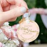 Maid of honor Bröllop Gift Guld Frills vid Rosa Nyckelring<br><div class="desc">Dessa nyckelkedjor är designade för ge som Maid of honor i er bröllopsfest. De har en enkel utformning, men ändå elegant, med blekens bakgrund för rosa färgad, guld-text och en lacy golden faux foil blommigt gräns. Texten lyder "Maid of honor" med plats för hennes namn, parets namn och bröllop-datumet. Perfekt...</div>