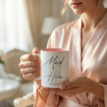 Maid of honor Chic Script Två-Tonad Mugg<br><div class="desc">Maid of honor-presenten har modern manusskrivmanusgrafi.</div>