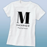 Maid of honor Monogram Namn T Shirt<br><div class="desc">Modern typografi,  minimalistisk utformning av namn i monogram,  som kan ändras för att anpassa sig. Perfekt för att ha tackat Maid of honor för all hjälp och allt stöd de har gett för att skapar fantastisk i bröllop. Perfekt för en Möhippa,  Bachelorette-fest eller som gåva till din bröllopsfest.</div>