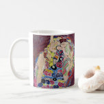 Maiden (Virgin), Gustav Klimt, Vintage Art nouveau Kaffemugg<br><div class="desc">Gustav Klimt (även kallad "The Virgin") (1913) är en vintage av Viktorian Era Art nouveau bra konst symbolism i porträtt. Flera kvinnor glider, sträckte sig och sov i en säng täckt med färgstarka filtar från mosaik mönster. Om konstnären: Gustav Klimt (1862-1918) var en österrikisk symbolmålare och en av de mest...</div>
