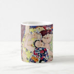 Maiden (Virgin), Gustav Klimt, Vintage Art nouveau Kaffemugg<br><div class="desc">Gustav Klimt (även kallad "The Virgin") (1913) är en vintage av Viktorian Era Art nouveau bra konst symbolism i porträtt. Flera kvinnor glider, sträckte sig och sov i en säng täckt med färgstarka filtar från mosaik mönster. Om konstnären: Gustav Klimt (1862-1918) var en österrikisk symbolmålare och en av de mest...</div>