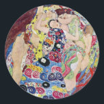 Maiden (Virgin), Gustav Klimt, Vintage Art nouveau Runt Klistermärke<br><div class="desc">Gustav Klimt (även kallad "The Virgin") (1913) är en vintage av Viktorian Era Art nouveau bra konst symbolism i porträtt. Flera kvinnor glider, sträckte sig och sov i en säng täckt med färgstarka filtar från mosaik mönster. Om konstnären: Gustav Klimt (1862-1918) var en österrikisk symbolmålare och en av de mest...</div>