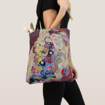 Maiden (Virgin), Gustav Klimt, Vintage Art nouveau Tygkasse<br><div class="desc">Fin tote bags som är övertryckt! Finns i två stilar och två storlekar! Gustav Klimt (även kallad "The Virgin") (1913) är en vintage av Viktorian Era Art nouveau bra konst symbolism i porträtt. Flera kvinnor glider, sträckte sig och sov i en säng täckt med färgstarka filtar från mosaik mönster. Om...</div>