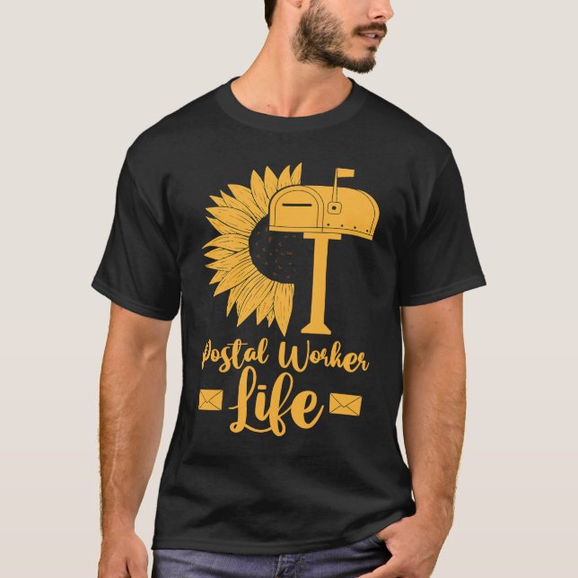 Mail Carrier Sunflower  Postman Postal Worker Life T Shirt (Framsida)