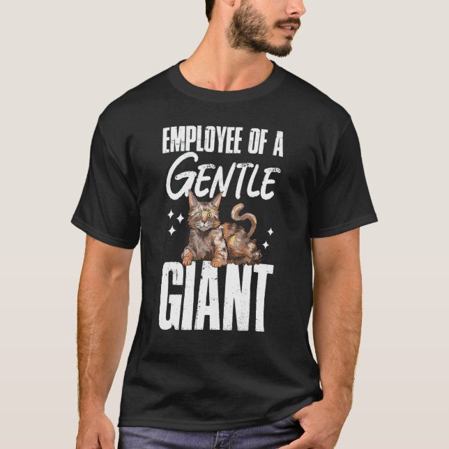 Maine Coon Cat Employee of a Gentle Giant T Shirt (Framsida)