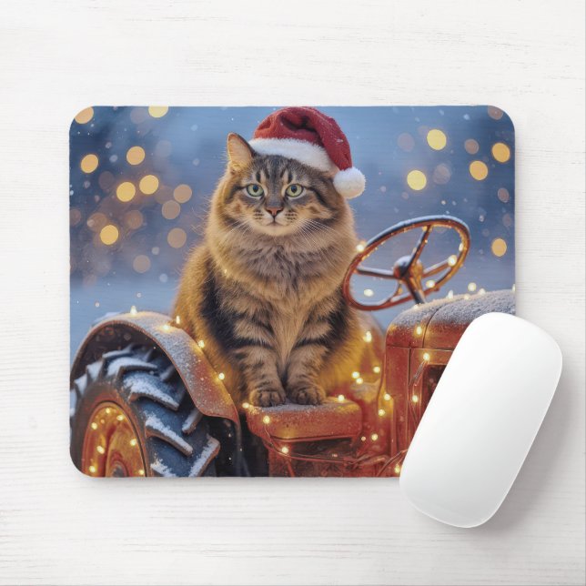 Maine Coon Christmas Cat On an Old Tractor Musmatta (Med mus)