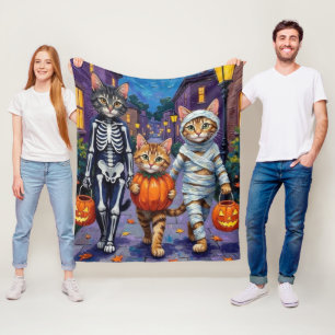 Maine Coon-katter som går runt och bugar på Hallow Fleecefilt