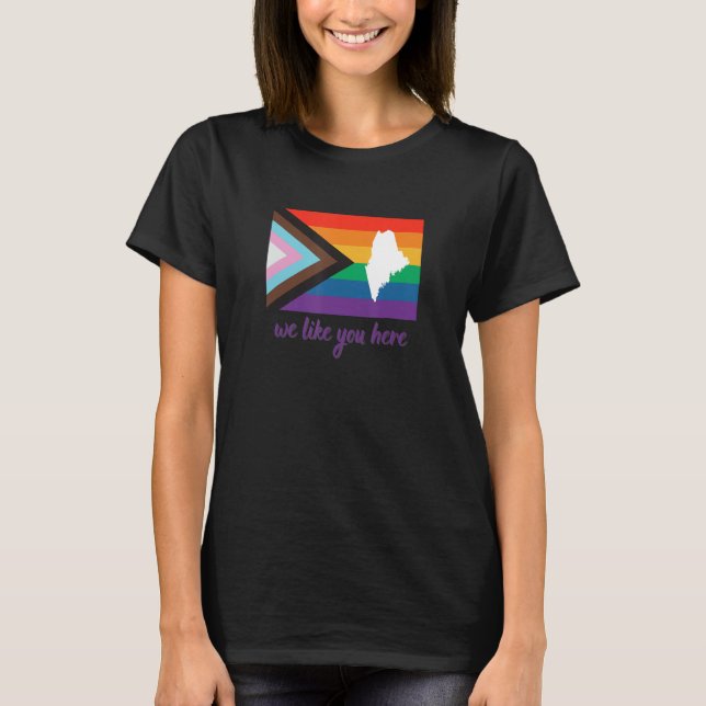 Maine We Like You Here Progress Pride Flag T Shirt (Framsida)