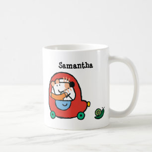 Maisy kör en gullig röd bil kaffemugg