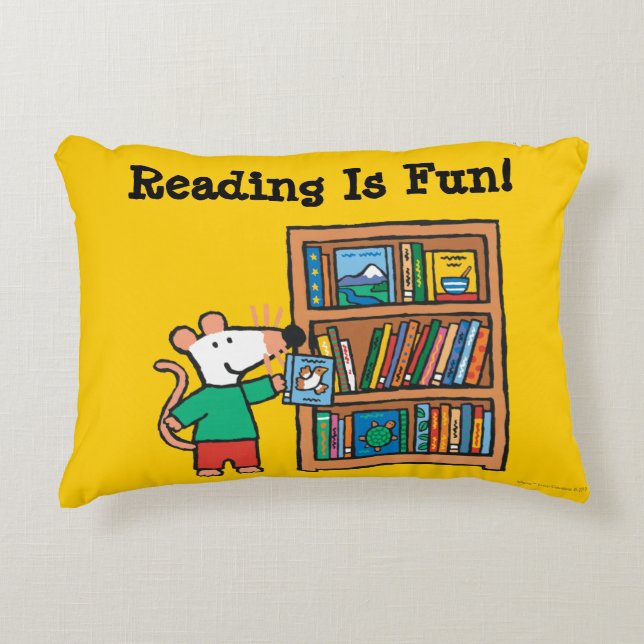 Maisy och en bokhylla av bokar prydnadskudde (Framsidan)