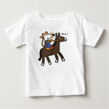 Maisy rider en häst