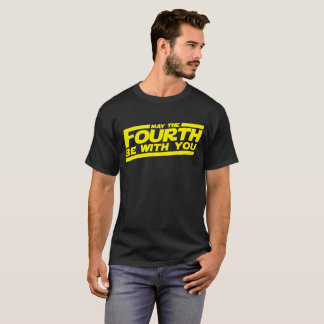 MAJ FJÄRDE ÄR MED DIG ROLIGA UTSKRIVAVEN MANAR T SHIRT